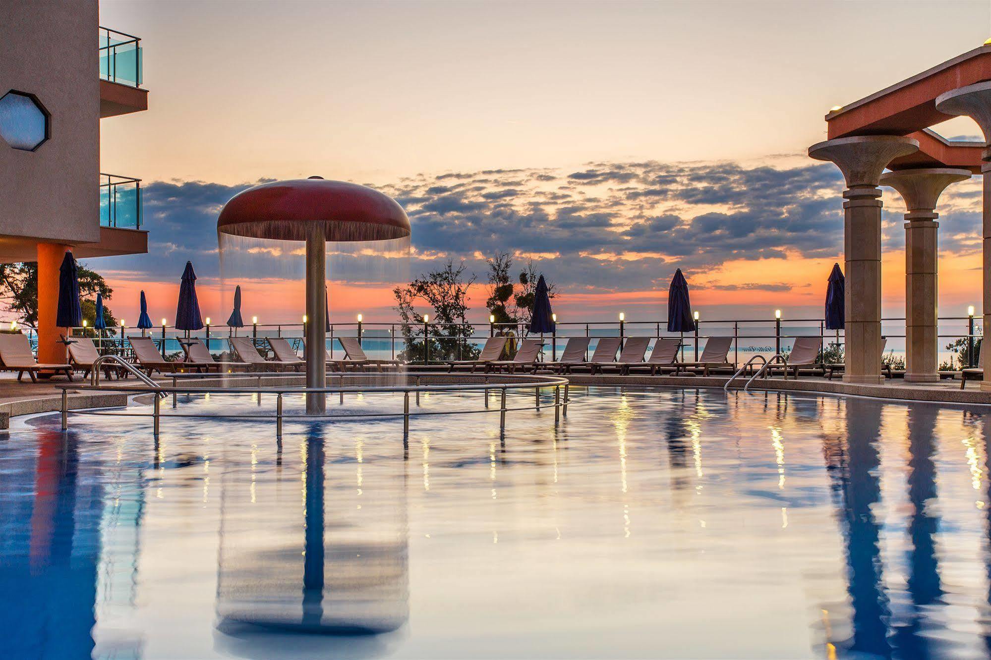 Astera Hotel & Spa With Free Private Beach ゴールデンサンド エクステリア 写真